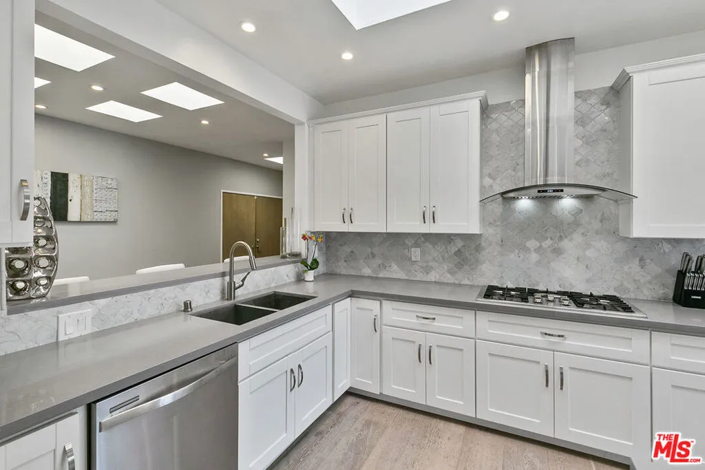 Los Angeles, California 90024, United States, 2 Bedrooms Bedrooms, ,2 BathroomsBathrooms,Residential,Active,155513