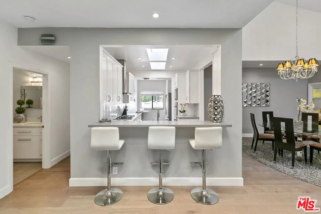 Los Angeles, California 90024, United States, 2 Bedrooms Bedrooms, ,2 BathroomsBathrooms,Residential,Active,155513