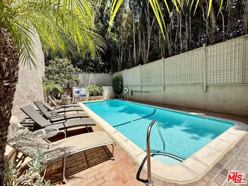 Los Angeles, California 90024, United States, 2 Bedrooms Bedrooms, ,2 BathroomsBathrooms,Residential,Active,155513