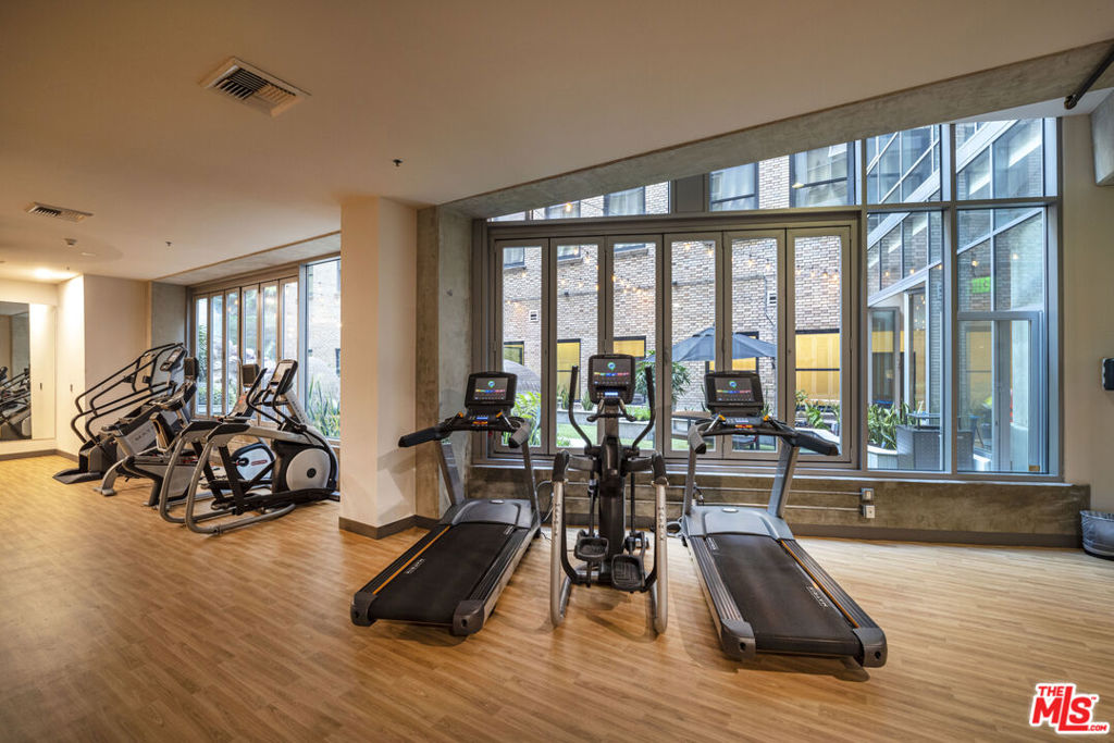 Properties 2 727 W 7th Street 501