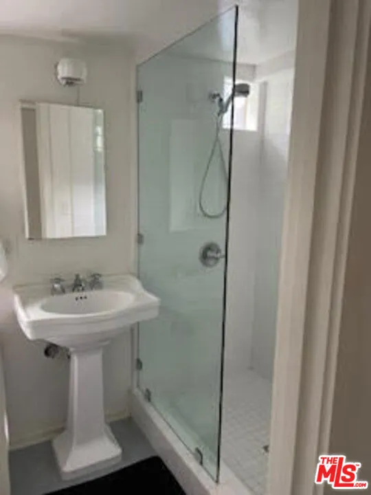 Los Angeles, California 90066, United States, 1 Bedroom Bedrooms, ,1 BathroomBathrooms,Residential,Active,194543