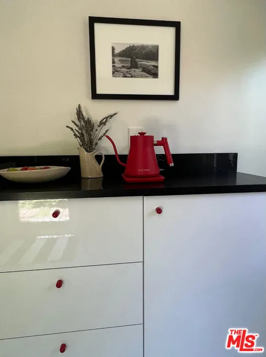 Los Angeles, California 90066, United States, 1 Bedroom Bedrooms, ,1 BathroomBathrooms,Residential,Active,194543