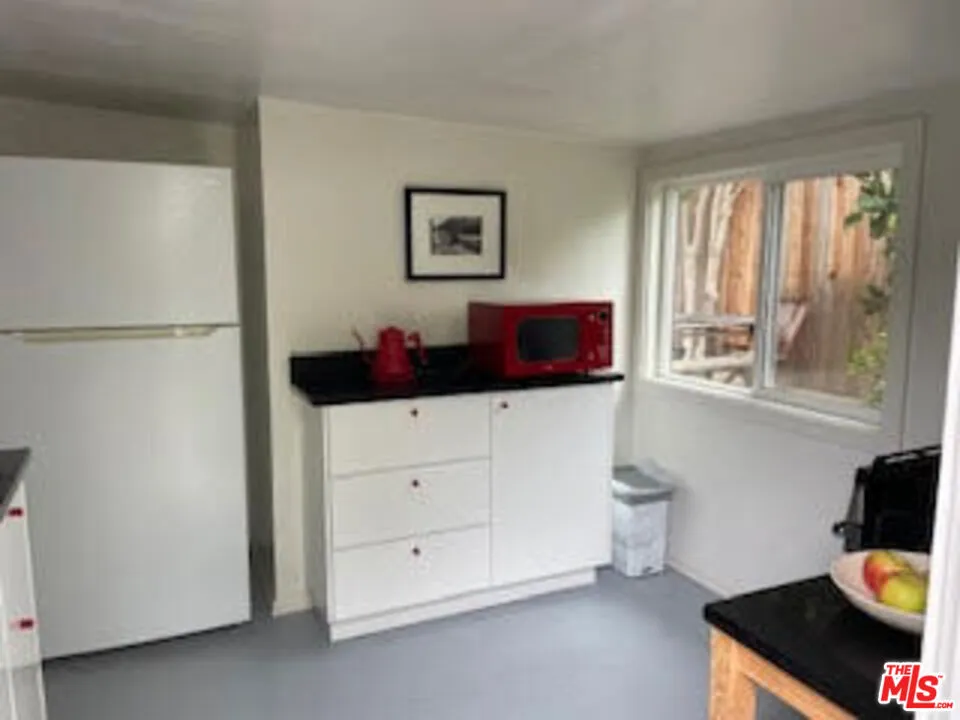 Los Angeles, California 90066, United States, 1 Bedroom Bedrooms, ,1 BathroomBathrooms,Residential,Active,194543