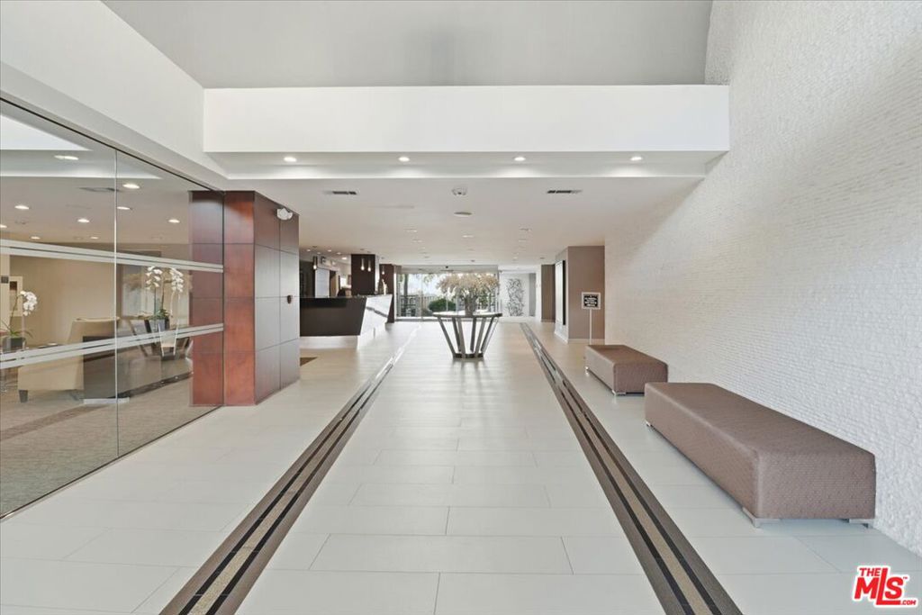 7250 Franklin Avenue 517