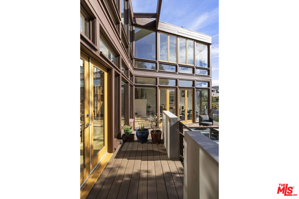 2262 Panorama Terrace