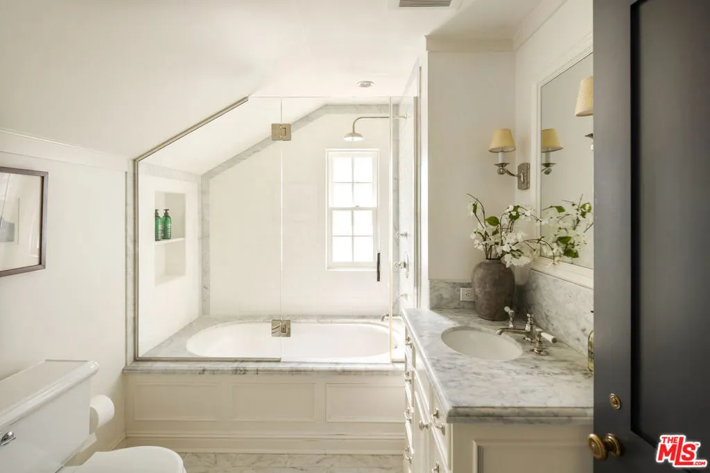 Los Angeles, California 90049, United States, 7 Bedrooms Bedrooms, ,7 BathroomsBathrooms,Residential,Active,176660