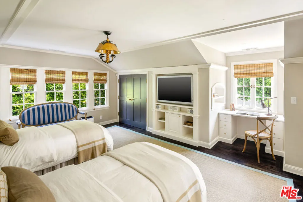 Los Angeles, California 90049, United States, 7 Bedrooms Bedrooms, ,7 BathroomsBathrooms,Residential,Active,176660