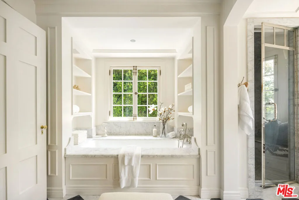 Los Angeles, California 90049, United States, 7 Bedrooms Bedrooms, ,7 BathroomsBathrooms,Residential,Active,176660