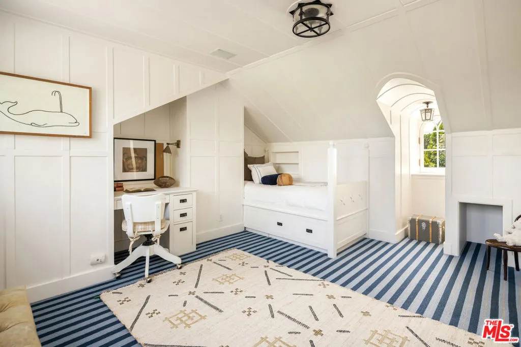 Los Angeles, California 90049, United States, 7 Bedrooms Bedrooms, ,7 BathroomsBathrooms,Residential,Active,176660