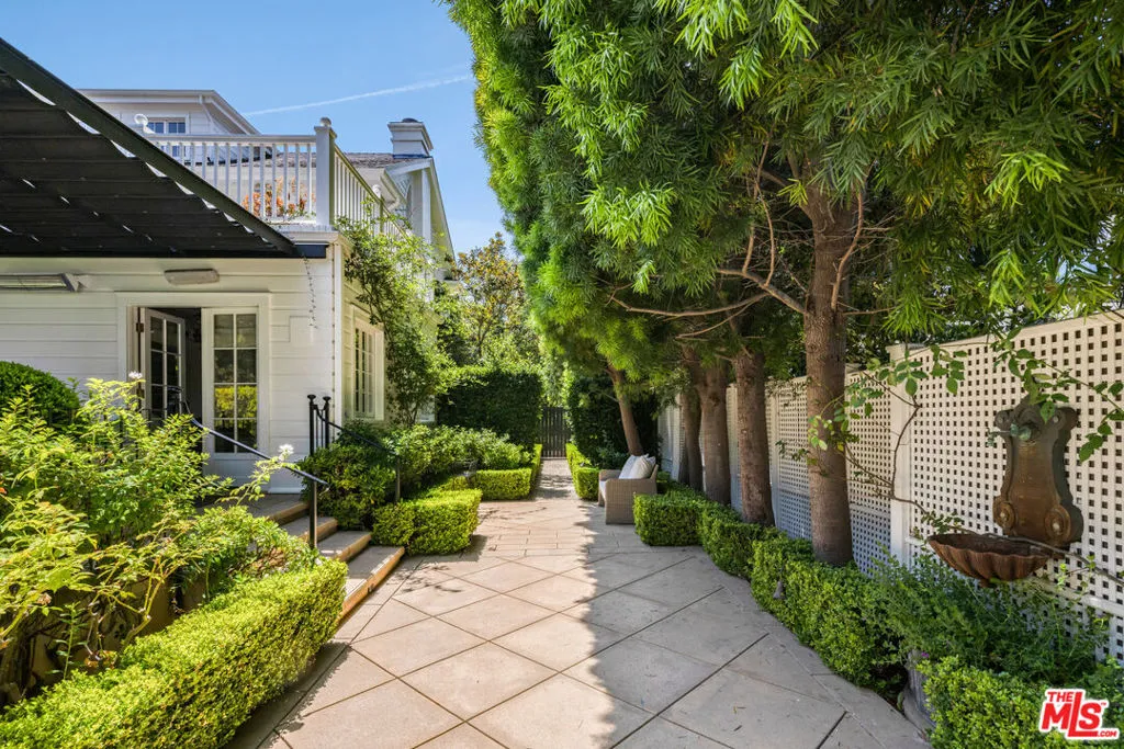 Los Angeles, California 90049, United States, 7 Bedrooms Bedrooms, ,7 BathroomsBathrooms,Residential,Active,176660