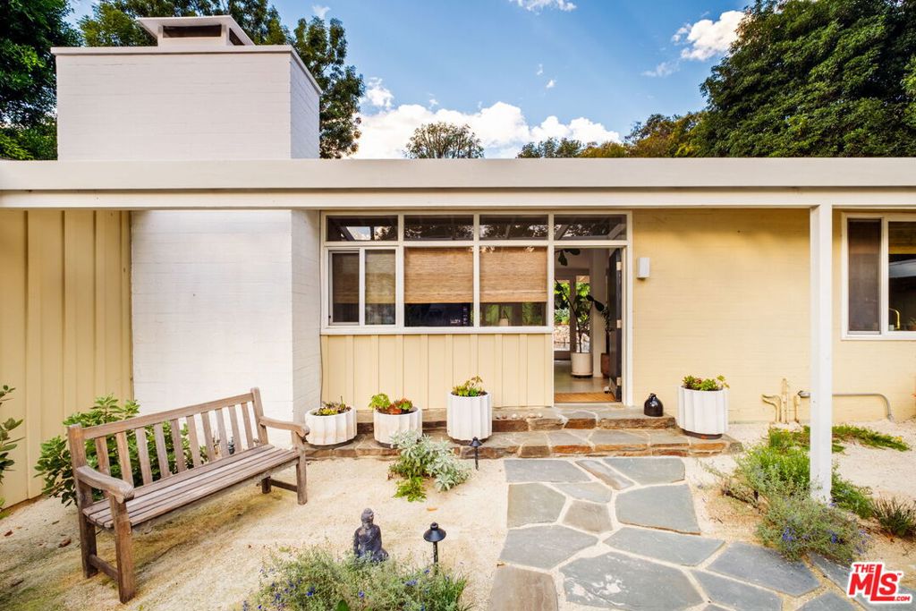 3376 Mandeville Canyon Road