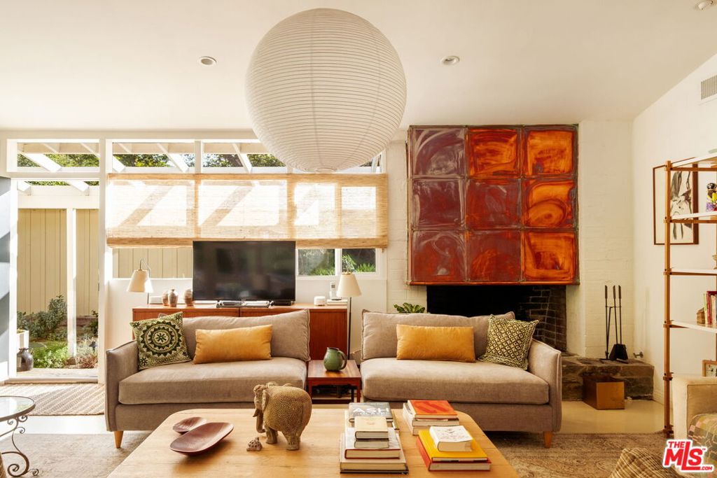 3376 Mandeville Canyon Road