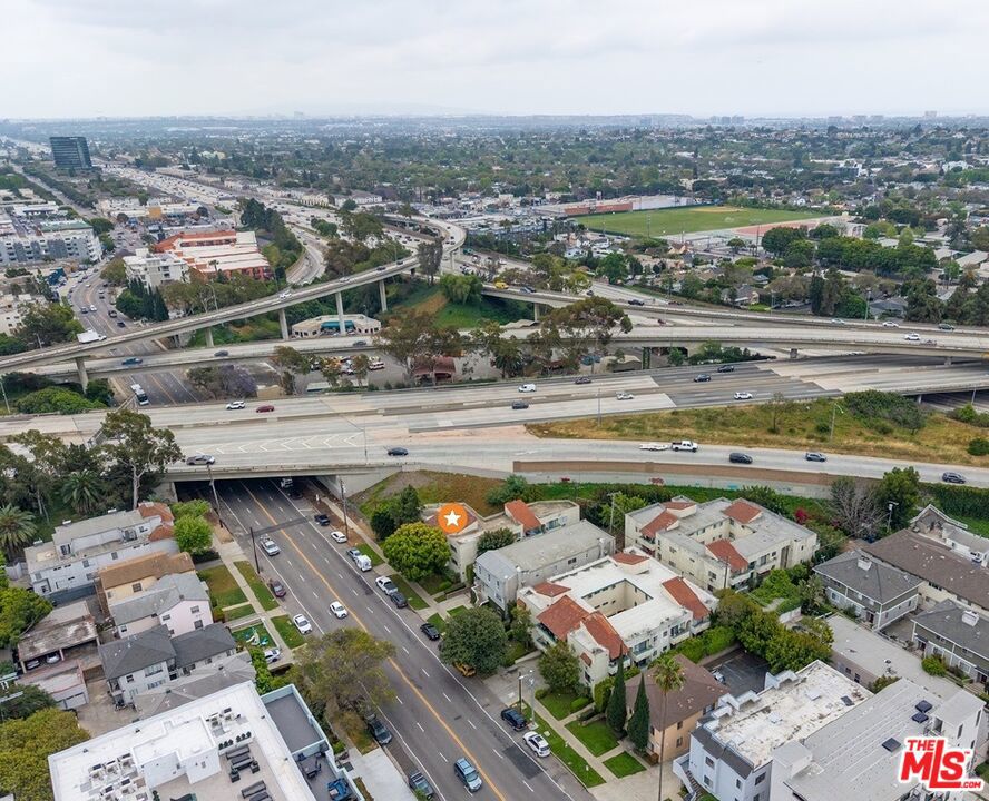 2627 S Sepulveda Boulevard