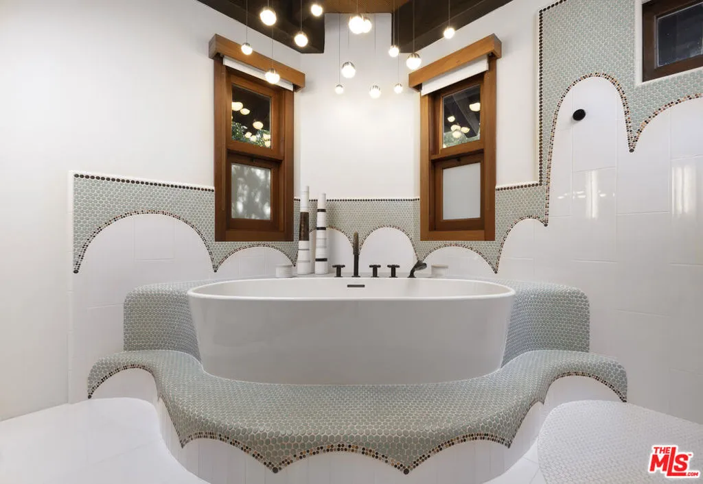 Santa Barbara, California 93108, United States, 5 Bedrooms Bedrooms, ,5 BathroomsBathrooms,Residential,Active,164967