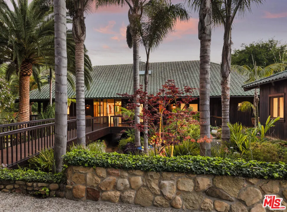 Santa Barbara, California 93108, United States, 5 Bedrooms Bedrooms, ,5 BathroomsBathrooms,Residential,Active,164967