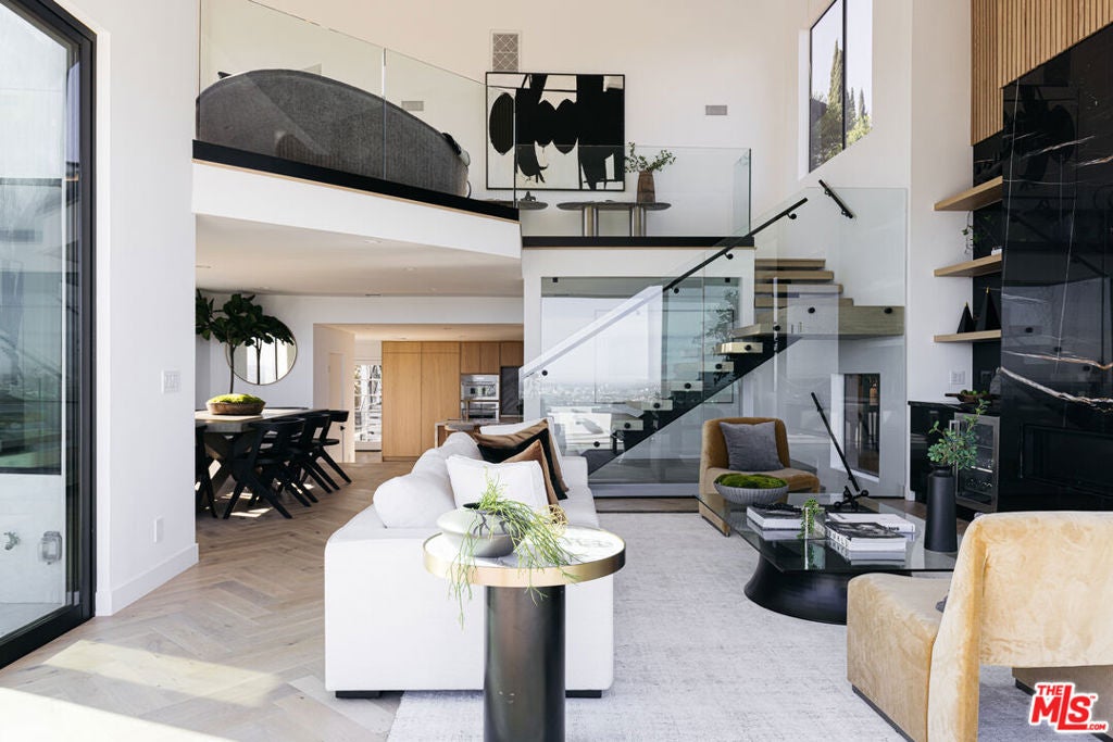 7866 Fareholm Drive
