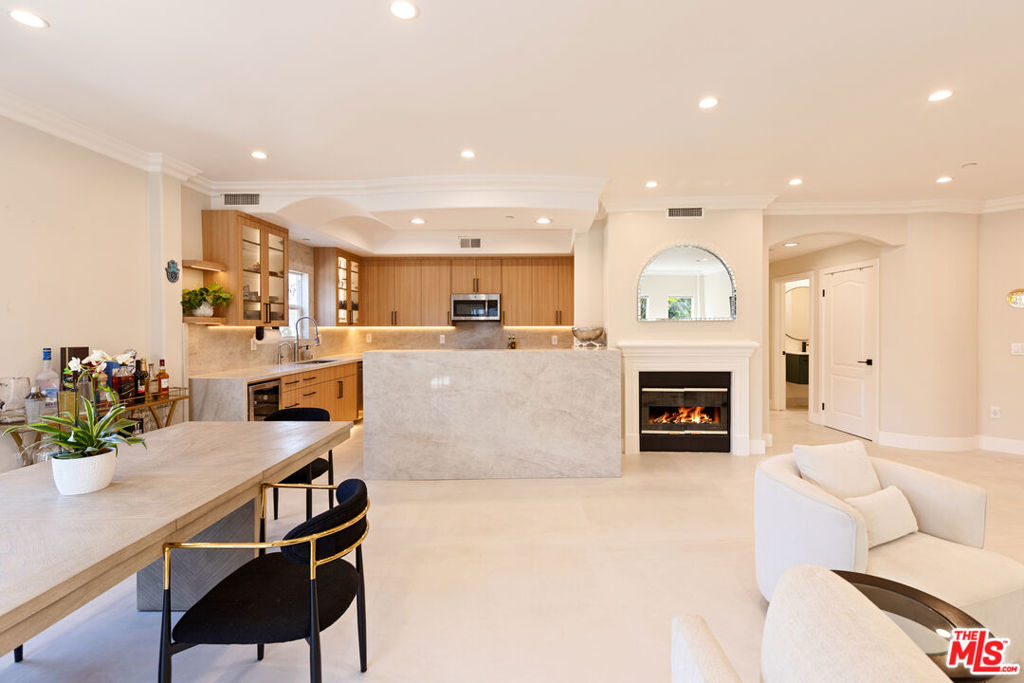 1862 S Bentley Avenue 102