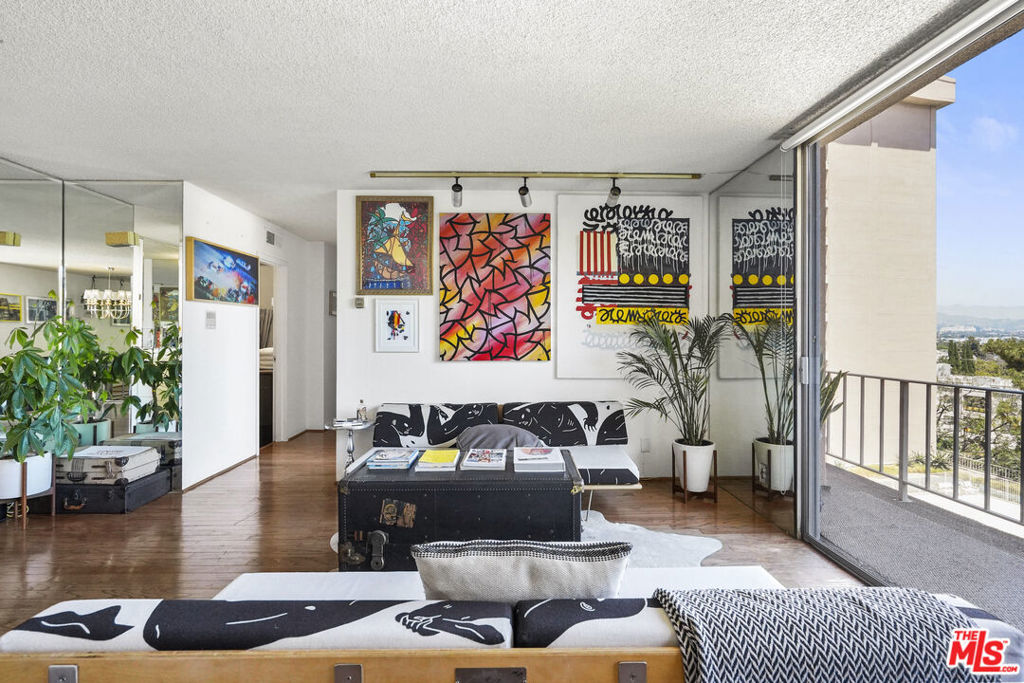 100 S Doheny Drive 506