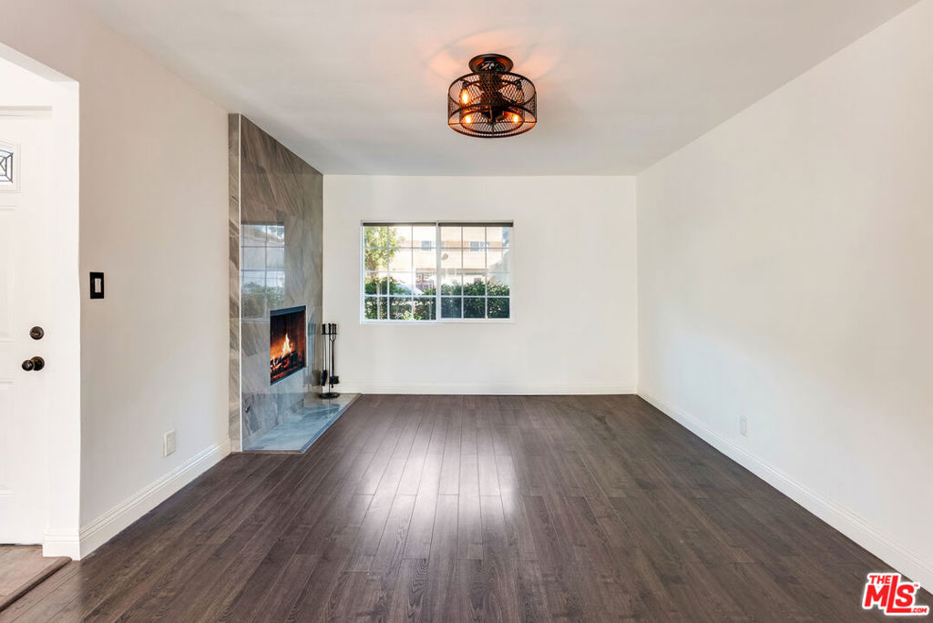 18318 Gresham Street