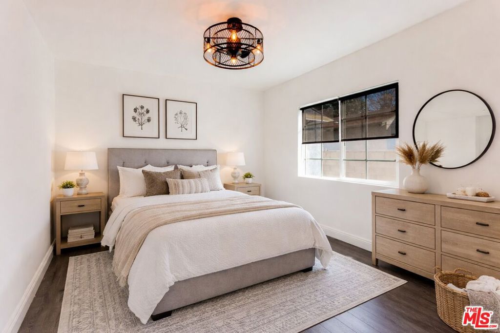 18318 Gresham Street