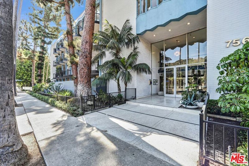 7560 Hollywood Boulevard 303