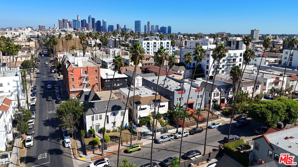910 S Mariposa Avenue
