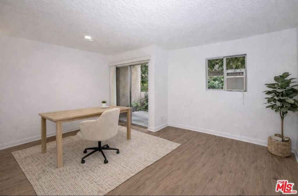 18530 Hatteras Street 130