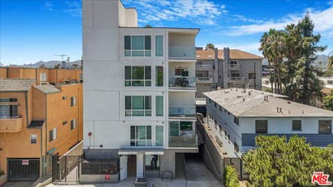 Photo of 10918 Camarillo Street, North Hollywood, CA 91603 (MLS # 26864753)