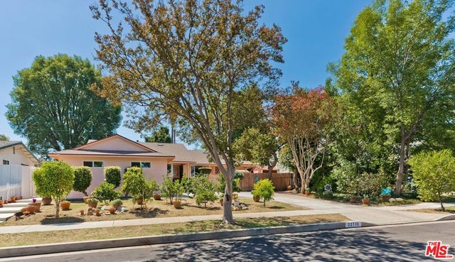 22716 Kittridge Street, Los Angeles