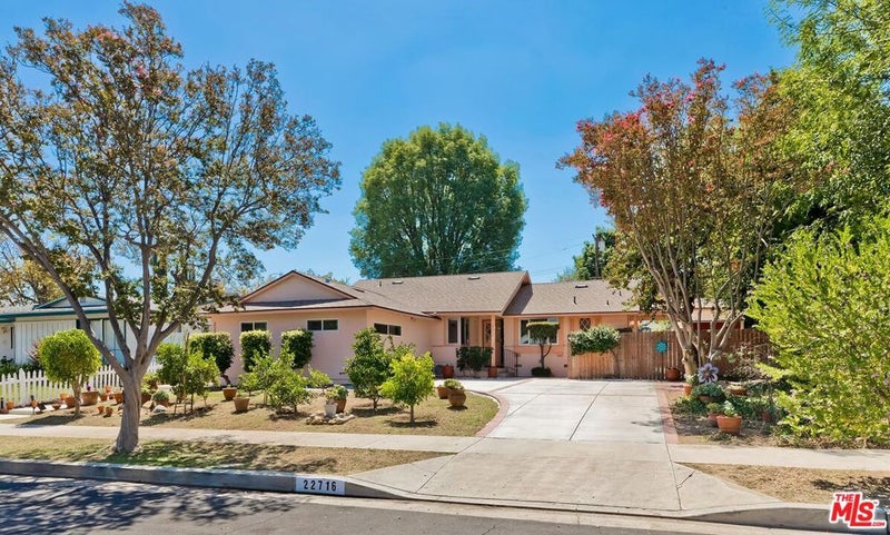 22716 Kittridge Street