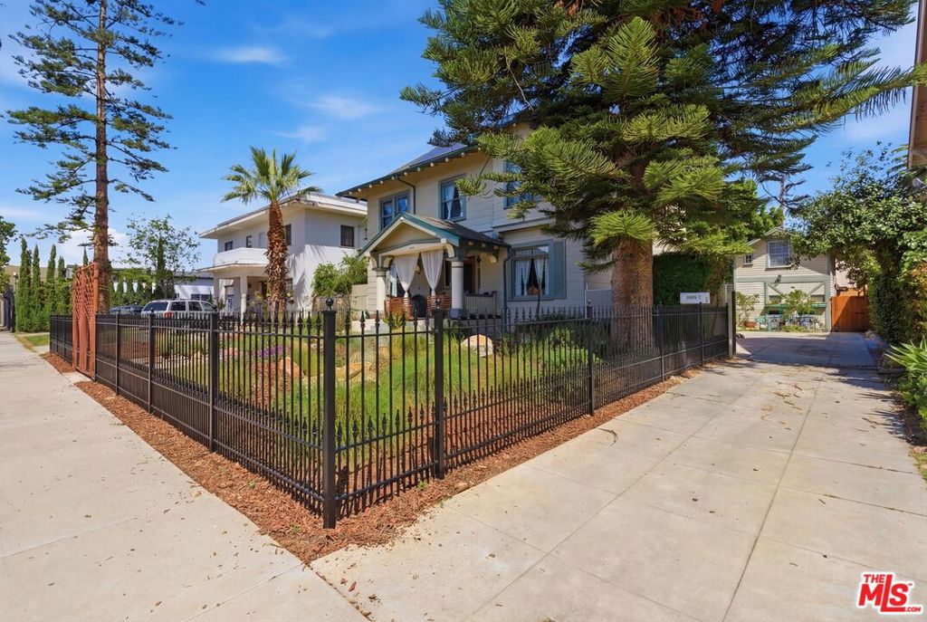 2624 Van Buren Place