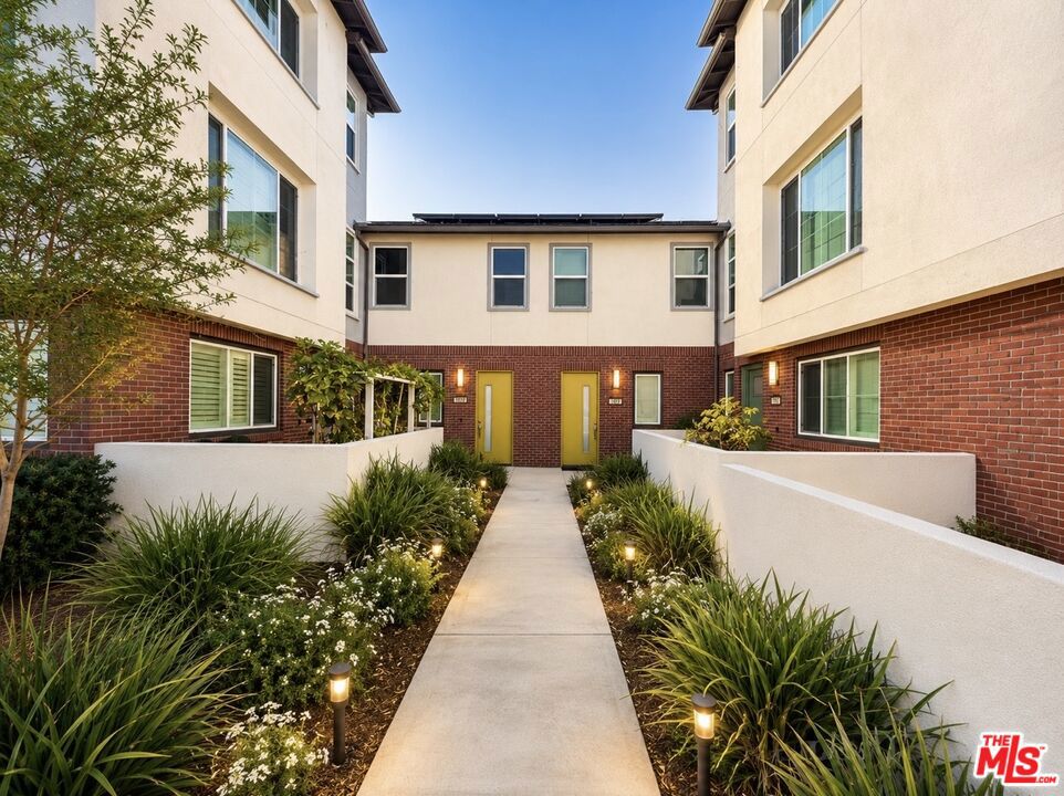 1019 Hudson Lane