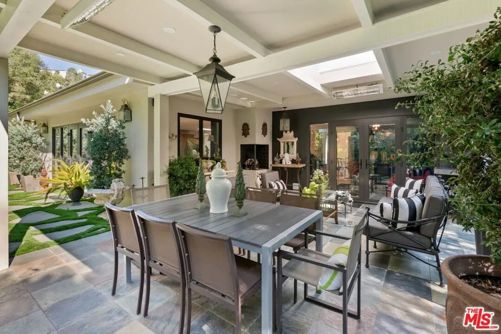 Los Angeles, California 90049, United States, 4 Bedrooms Bedrooms, ,3 BathroomsBathrooms,Residential,Active,241691