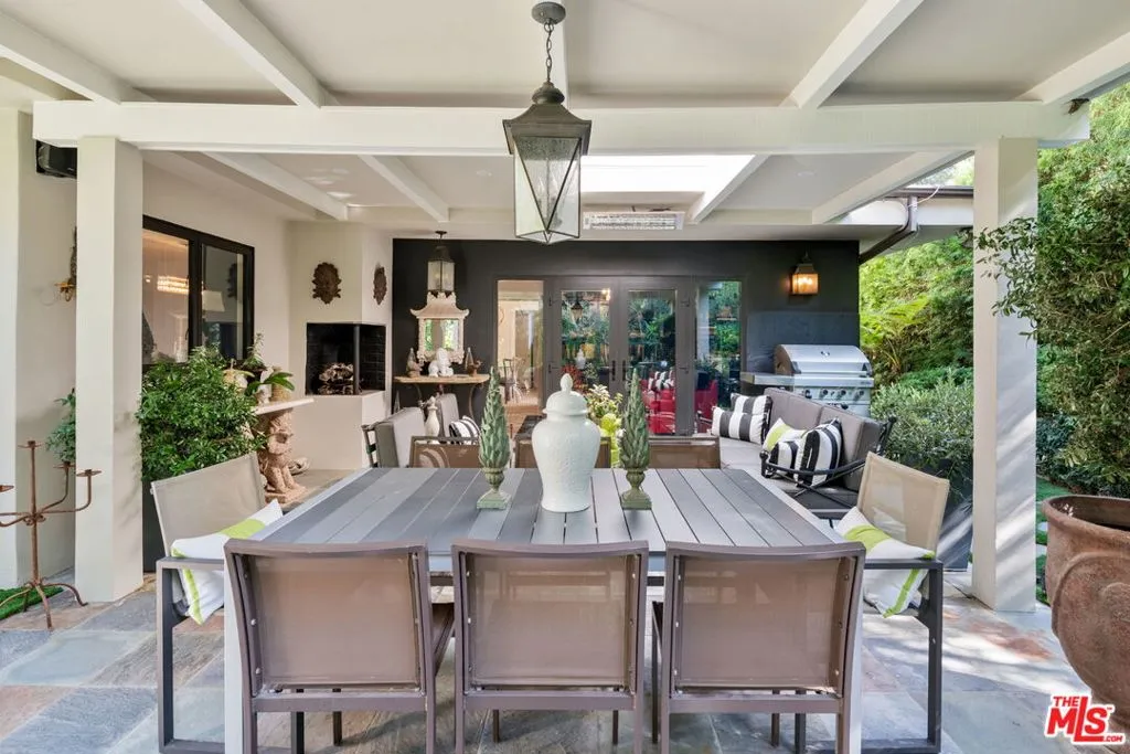 Los Angeles, California 90049, United States, 4 Bedrooms Bedrooms, ,3 BathroomsBathrooms,Residential,Active,241691