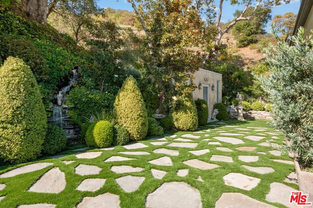 Los Angeles, California 90049, United States, 4 Bedrooms Bedrooms, ,3 BathroomsBathrooms,Residential,Active,241691