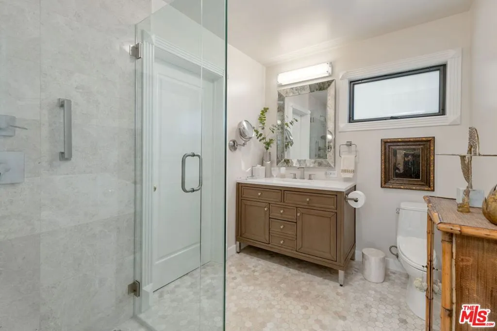 Los Angeles, California 90049, United States, 4 Bedrooms Bedrooms, ,3 BathroomsBathrooms,Residential,Active,241691