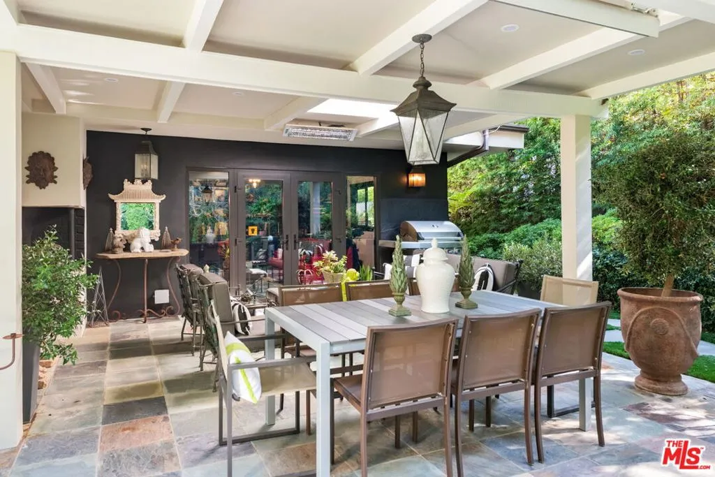 Los Angeles, California 90049, United States, 4 Bedrooms Bedrooms, ,3 BathroomsBathrooms,Residential,Active,241691