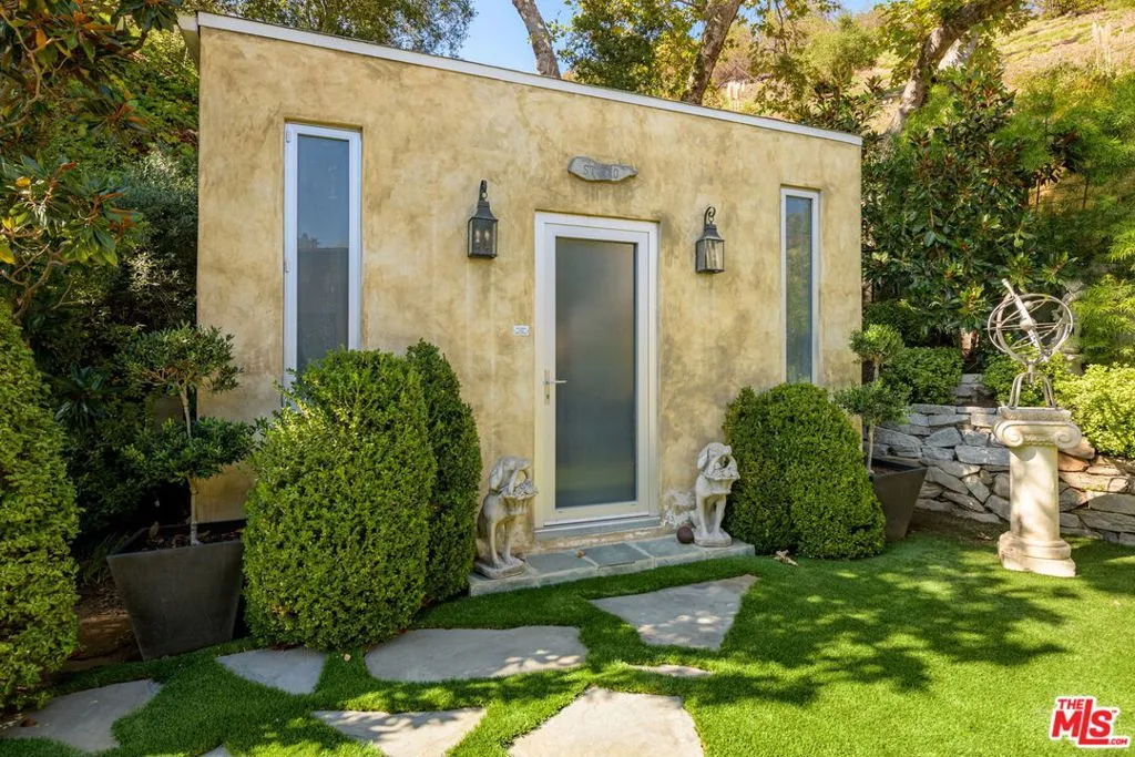 Los Angeles, California 90049, United States, 4 Bedrooms Bedrooms, ,3 BathroomsBathrooms,Residential,Active,241691