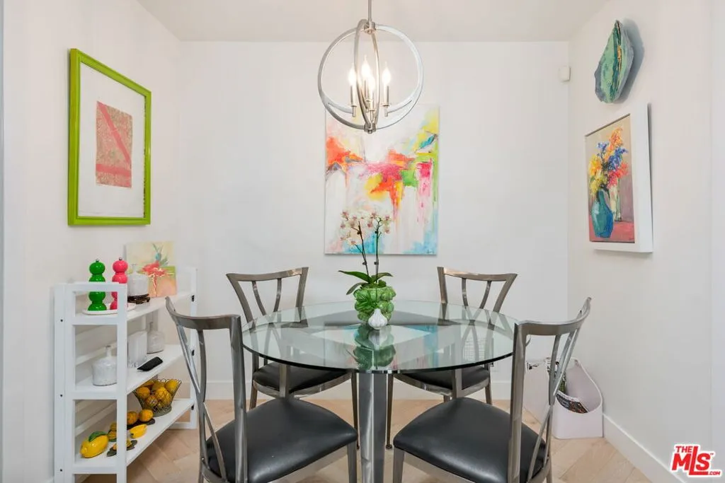 Los Angeles, California 90049, United States, 4 Bedrooms Bedrooms, ,3 BathroomsBathrooms,Residential,Active,241691