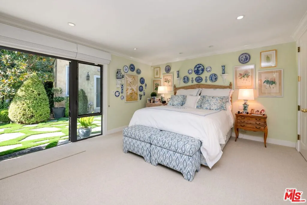 Los Angeles, California 90049, United States, 4 Bedrooms Bedrooms, ,3 BathroomsBathrooms,Residential,Active,241691