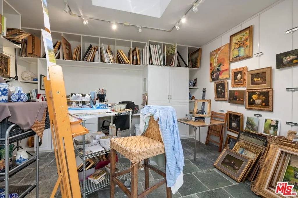 Los Angeles, California 90049, United States, 4 Bedrooms Bedrooms, ,3 BathroomsBathrooms,Residential,Active,241691