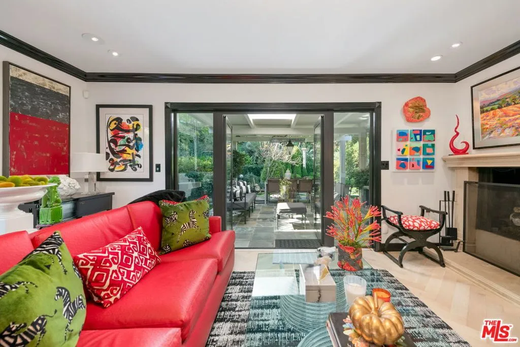 Los Angeles, California 90049, United States, 4 Bedrooms Bedrooms, ,3 BathroomsBathrooms,Residential,Active,241691