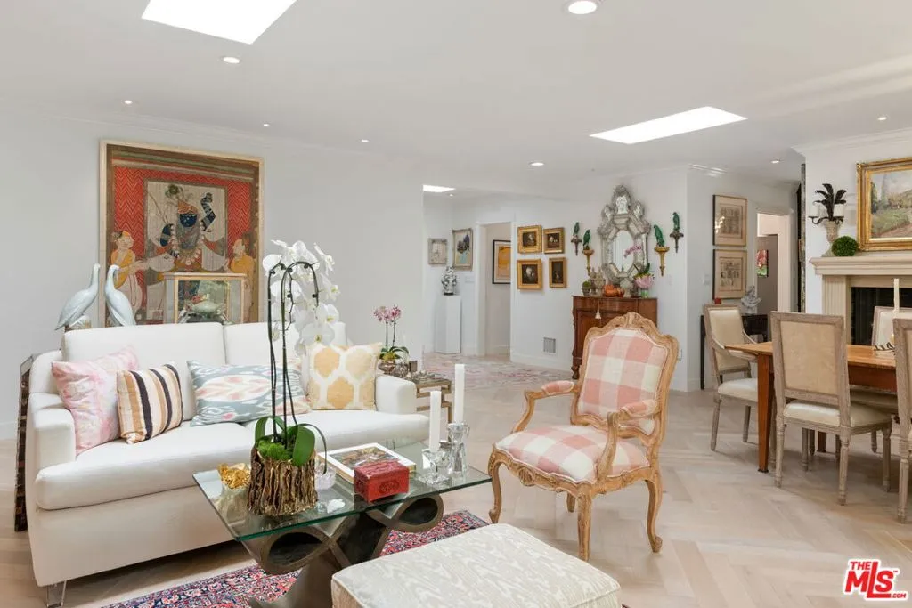 Los Angeles, California 90049, United States, 4 Bedrooms Bedrooms, ,3 BathroomsBathrooms,Residential,Active,241691