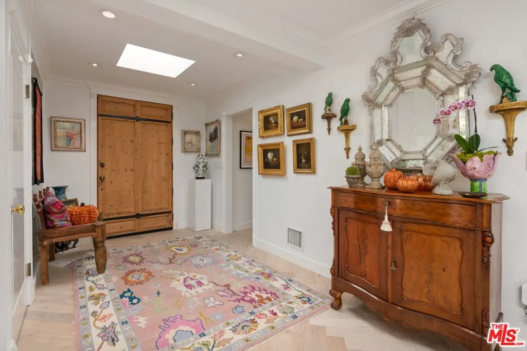 Los Angeles, California 90049, United States, 4 Bedrooms Bedrooms, ,3 BathroomsBathrooms,Residential,Active,241691