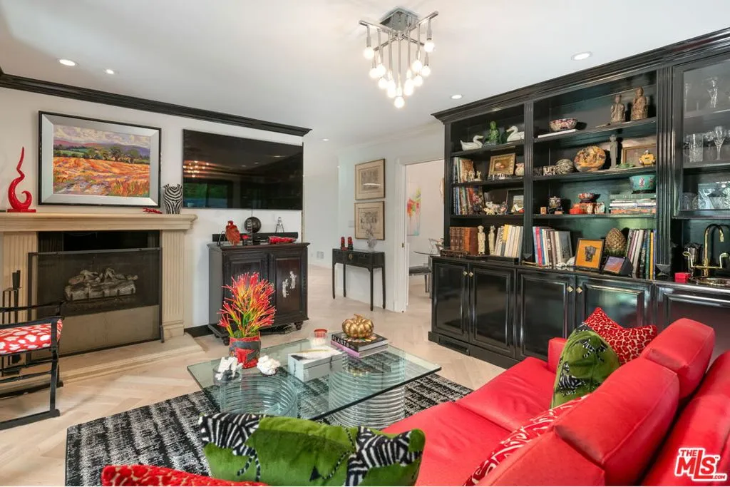 Los Angeles, California 90049, United States, 4 Bedrooms Bedrooms, ,3 BathroomsBathrooms,Residential,Active,241691