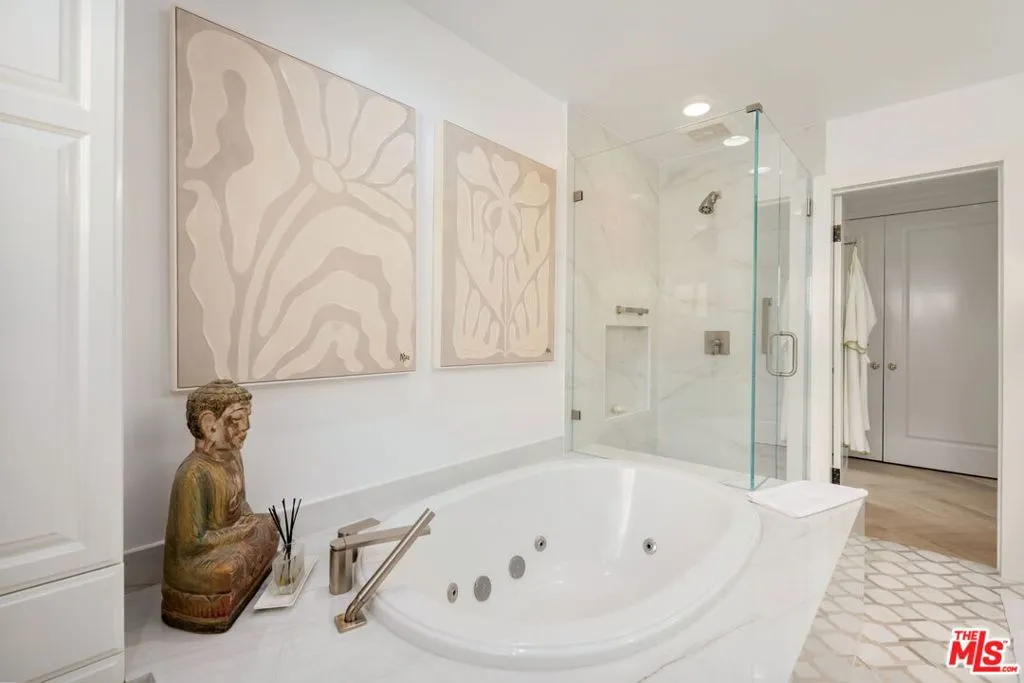 Los Angeles, California 90049, United States, 4 Bedrooms Bedrooms, ,3 BathroomsBathrooms,Residential,Active,241691