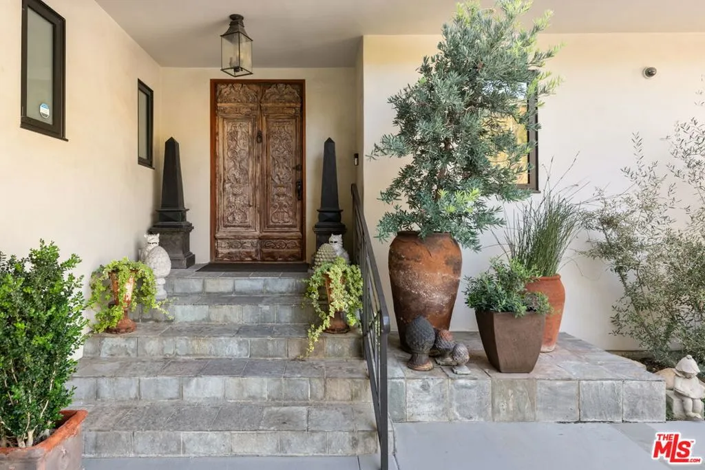 Los Angeles, California 90049, United States, 4 Bedrooms Bedrooms, ,3 BathroomsBathrooms,Residential,Active,241691