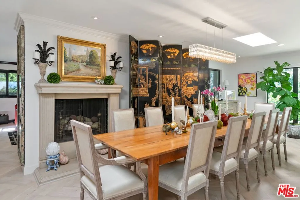 Los Angeles, California 90049, United States, 4 Bedrooms Bedrooms, ,3 BathroomsBathrooms,Residential,Active,241691