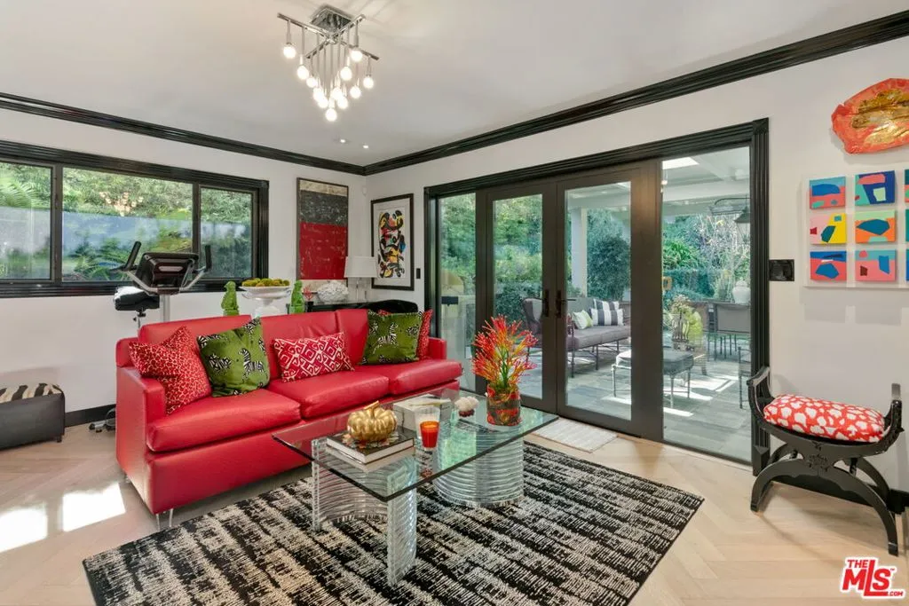 Los Angeles, California 90049, United States, 4 Bedrooms Bedrooms, ,3 BathroomsBathrooms,Residential,Active,241691