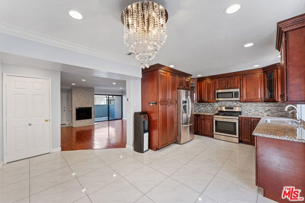 7869 VENTURA CANYON AVE UNIT 306, PANORAMA CITY, CA 91402 - Image fa8aa656384345eaf32a1ce02cbd14bf/2936775299